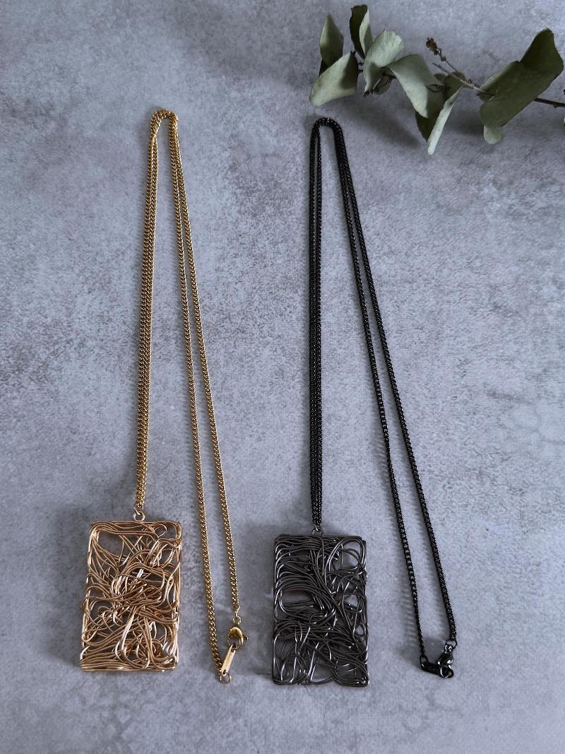 299. ayane /アヤン -charmaer- モダンスクエアネックレス(ゴールド、ブラックチタニウム)(275823)