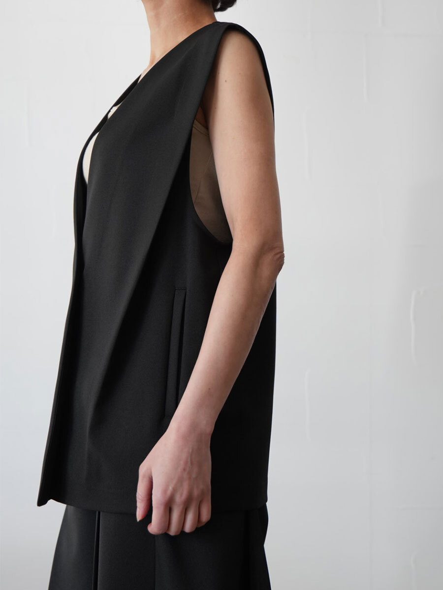 388. passione パシオーネ ジレ（Vネックベスト）616412