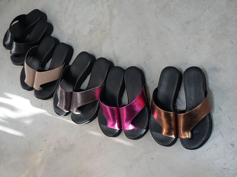 【5月中旬お届けのご予約】ATELIER BRUGGE  アトリエブルージュ Thong sandals(26ISM-13)