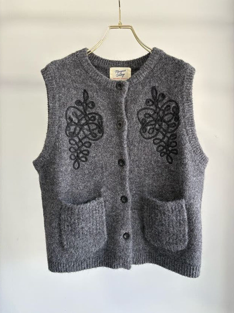 【7月入荷次第お届けのご予約】509.MARGAUX VINTAGE / マルゴー　コード刺繍ベスト(ベージュ/グレー/ブラック)　MG JK-26082-A