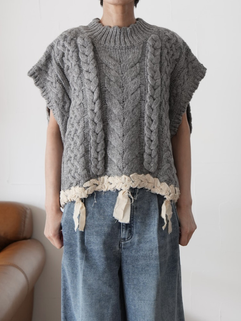 275. L'ours Polaire et Bleu(ルスポレール&ブリュ) ローゲージケーブルベスト(ivory/gray)(25318051)