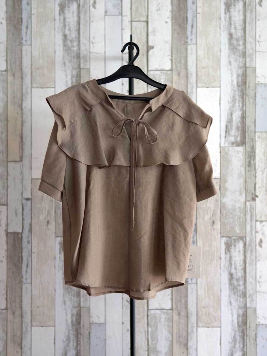 【7月上旬入荷予定】NEVAEH (ネヴェア) 2WAYフリルブラウス 8317001