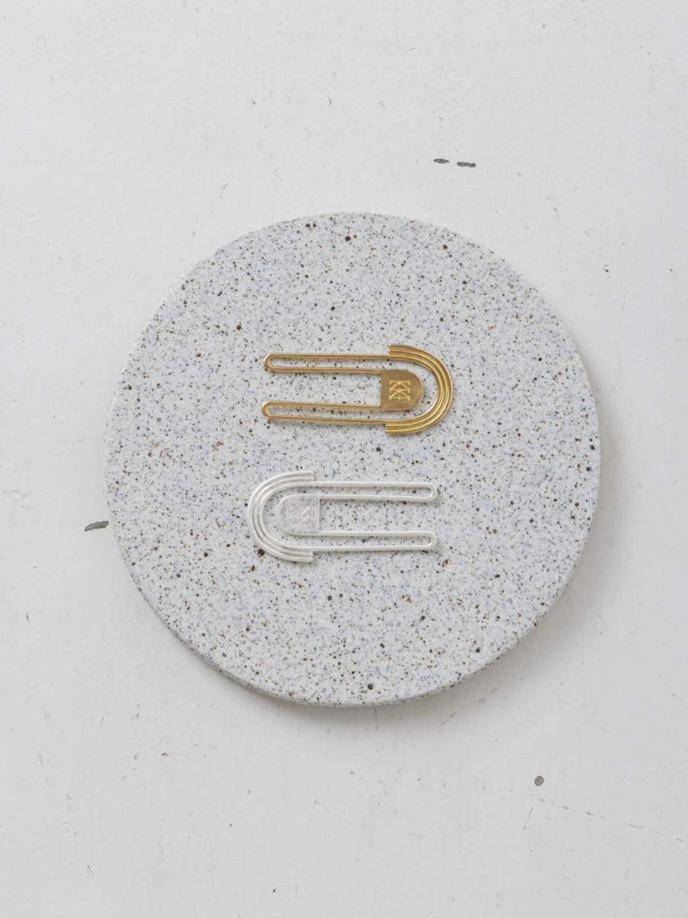 【11月上旬〜中旬入荷次第お届けのご予約】YENN/イエン U-SHAPE GARMENT CLIP Y264-02144   F　Y264-02144 SV/GD