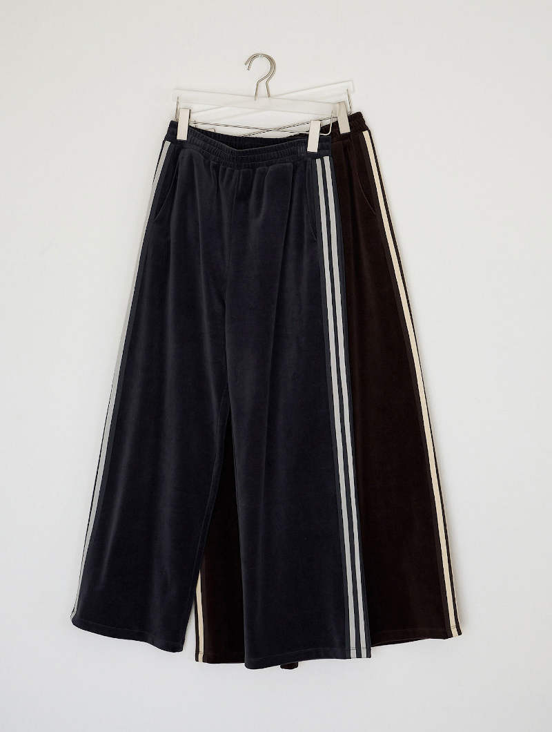 【8月上旬入荷のご予約】anuke（アンヌーク） Velour Track Pants