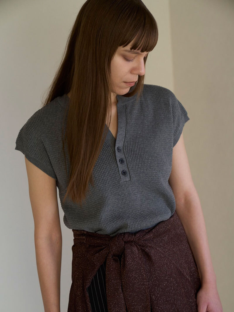 【SALE】435. Boutique Ordinary / ブティークオーディナリー　Waffle Henley 2-way N/S Knit (グレー)  (BO26-528N)