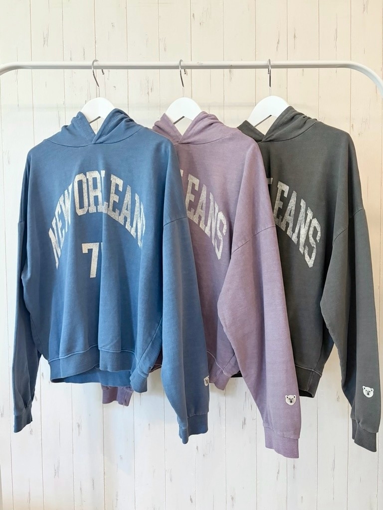 【10/下旬〜11/上旬入荷次第お届けのご予約】 L'ours Polaire et Bleu/ルスポレール&ブリュ ピグメントNEWORLEANSロゴフーディー 26319244