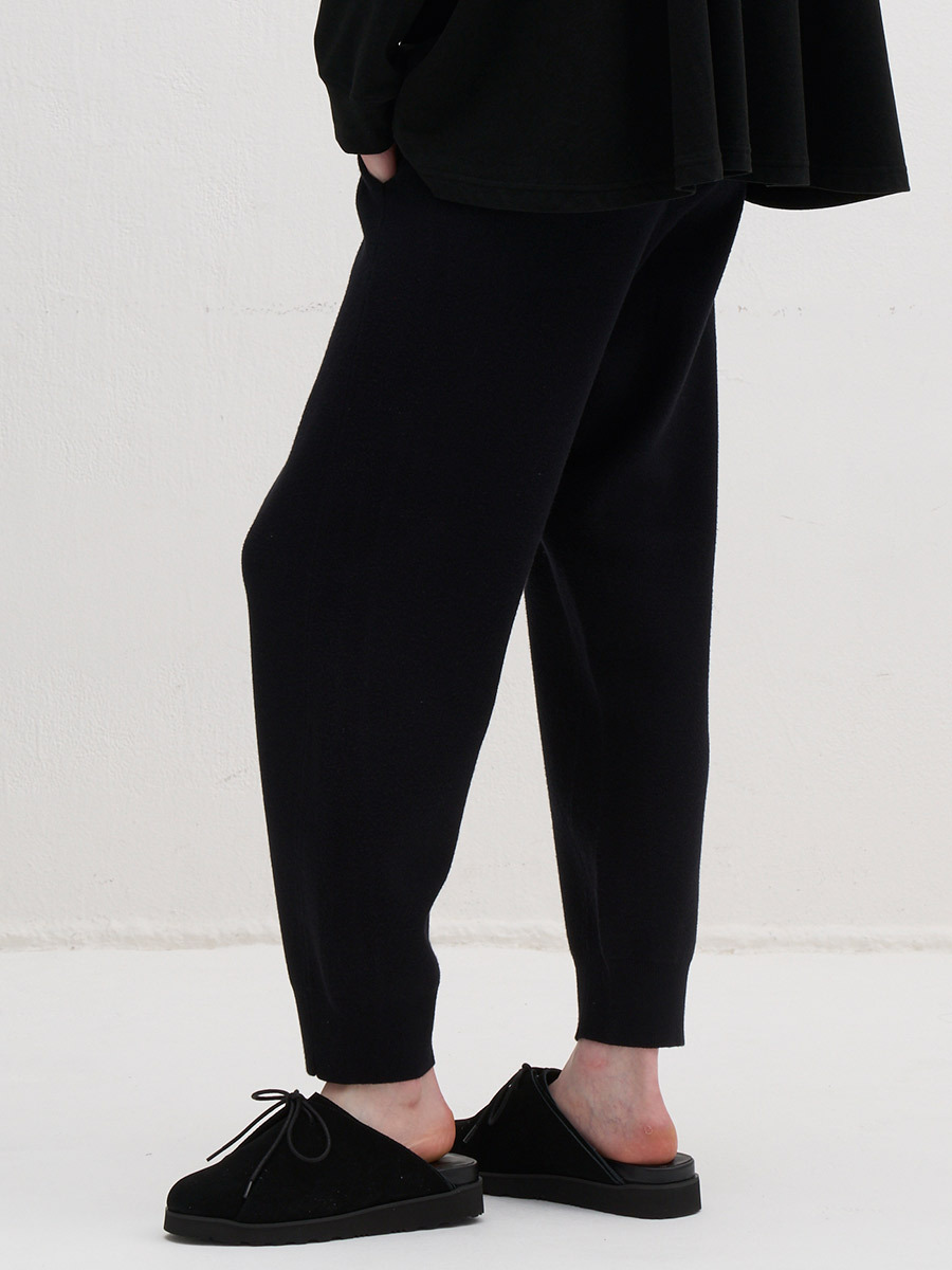 610.【10/下旬〜11/上旬入荷次第お届けのご予約】 WYTE/ワイト Ω / Knit Jacquard Curvy Pants 12-30560